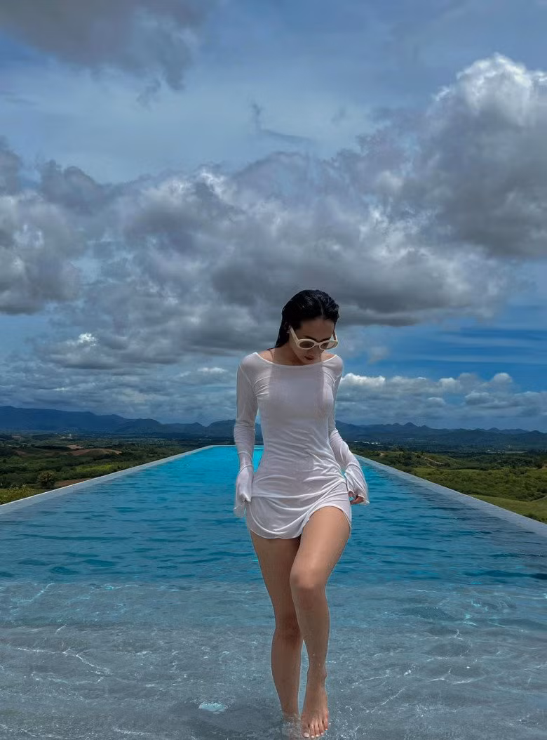 Dưới phần bình luận cư dân mạng hết lời khen ngợi cho sắc vóc của nàng hot girl, không ít người cho rằng cô nàng hợp lấy chồng.