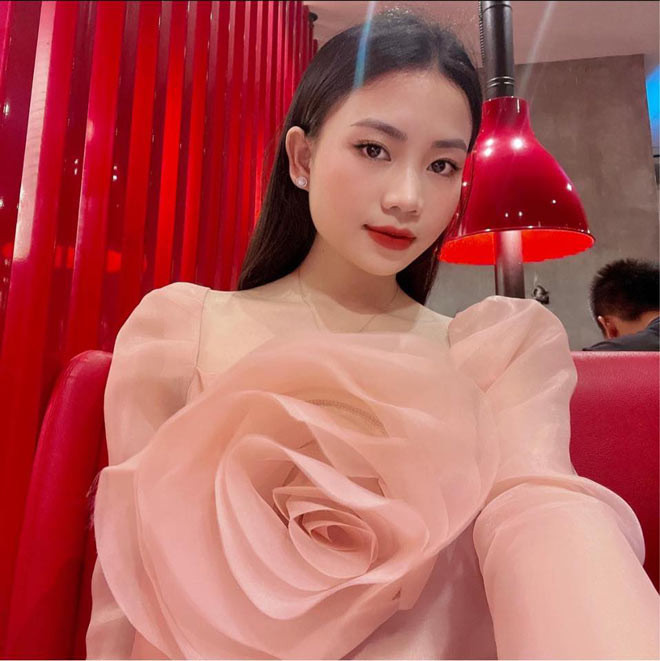 Cao Tâm tự nhận bản thân là cô gái vui vẻ, hoà đồng, có nhu cầu sống rất đơn giản.