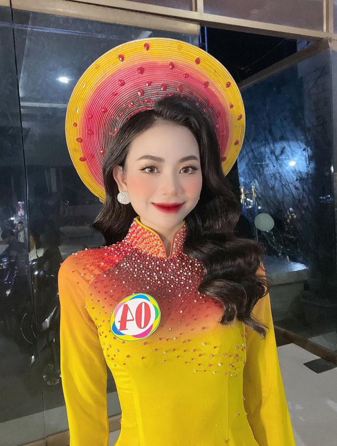 Mới đây, Cao Tâm vừa đăng quang ngôi vị Á khôi của cuộc thi “Người đẹp lễ hội đền Đức Hoàng 2023”. Danh hiệu này phần nào khẳng định được nhan sắc và tài năng của cô giáo xứ Nghệ.