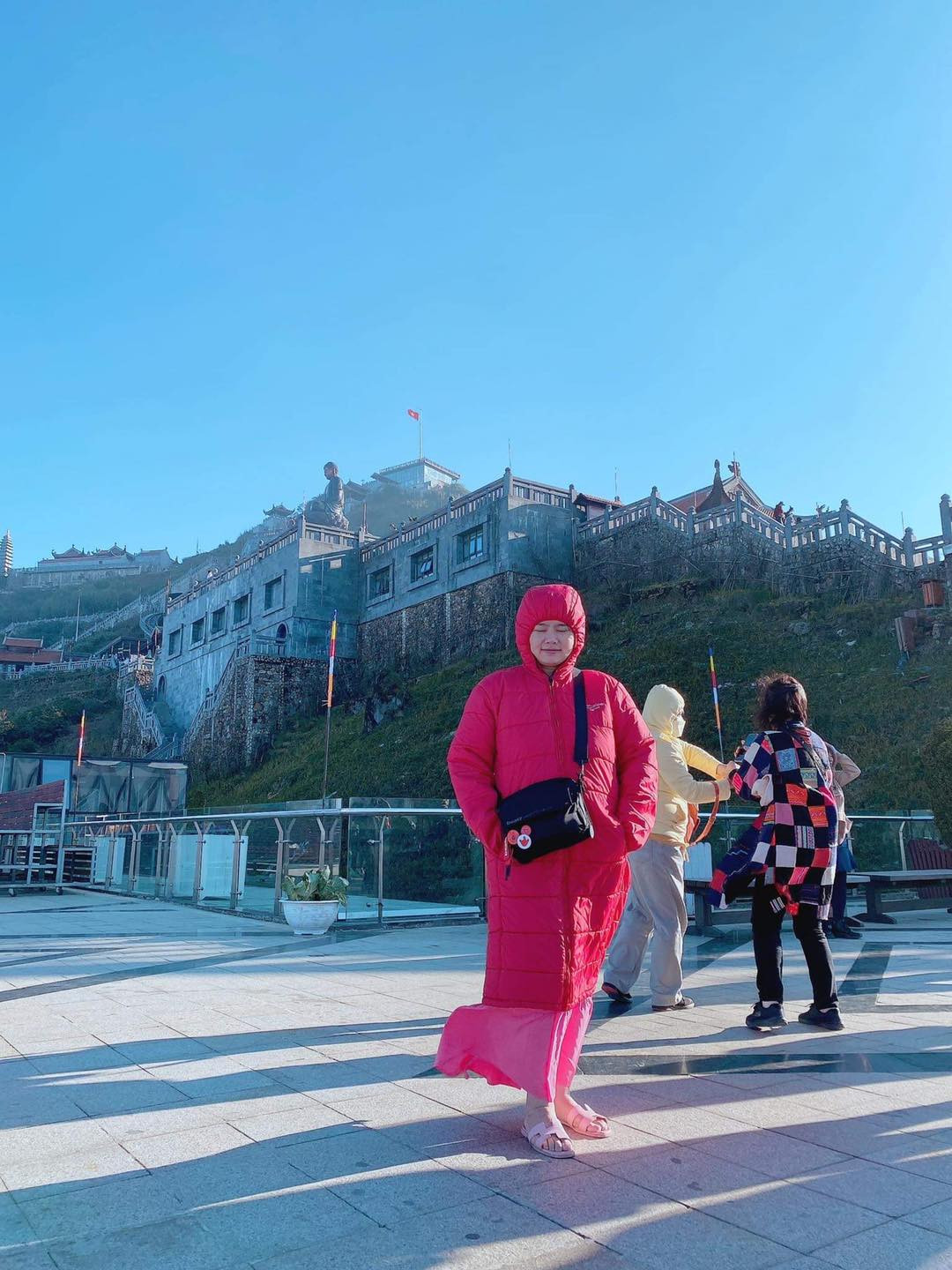 Mặc dù chị vợ đã cố gắng tạo dáng thế nhưng người chồng này luôn chụp vào khoảnh khắc xấu xí nhất khiến ai nhìn cũng cười nghiêng ngả. Ảnh: Kiều Lan Anh