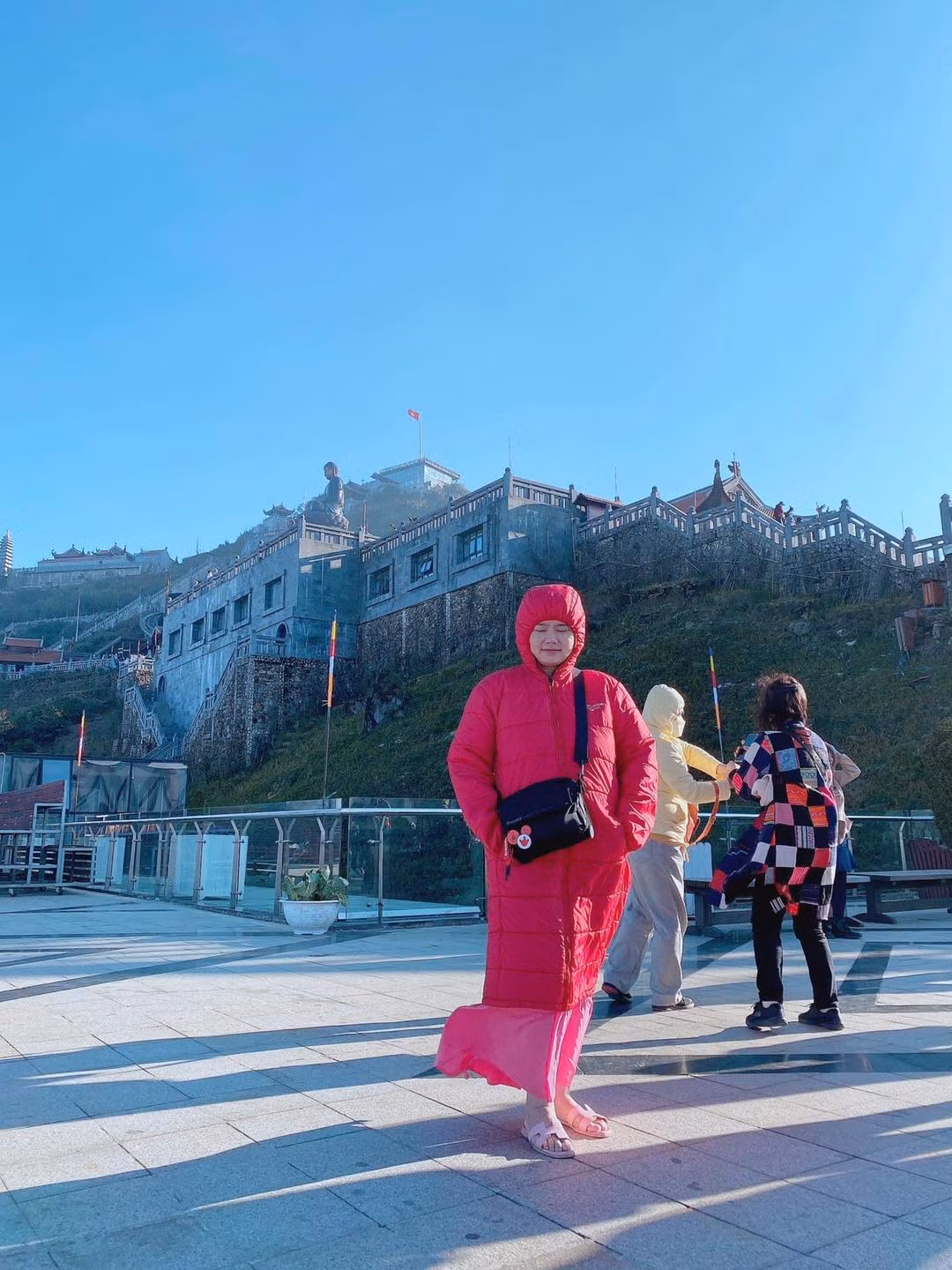 Mặc dù chị vợ đã cố gắng tạo dáng thế nhưng người chồng này luôn chụp vào khoảnh khắc xấu xí nhất khiến ai nhìn cũng cười nghiêng ngả. Ảnh: Kiều Lan Anh