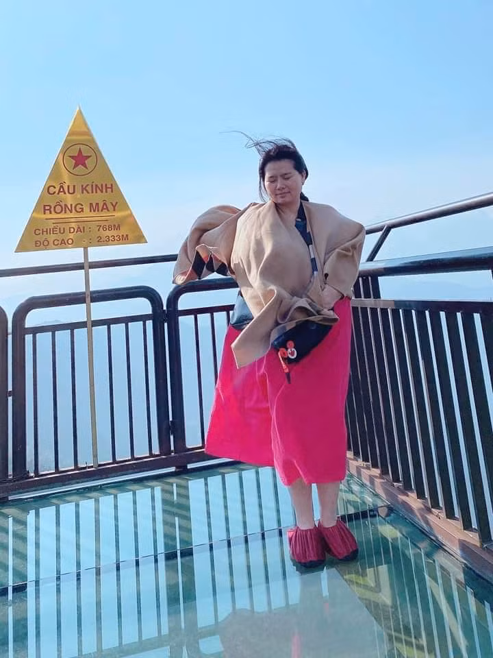 Tình huống nhờ chồng chụp ảnh nhận về cái kết "đắng ngắt" tưởng cũ mà vẫn còn gây "nhức nhối" với các chị em. Ảnh: Kiều Lan Anh