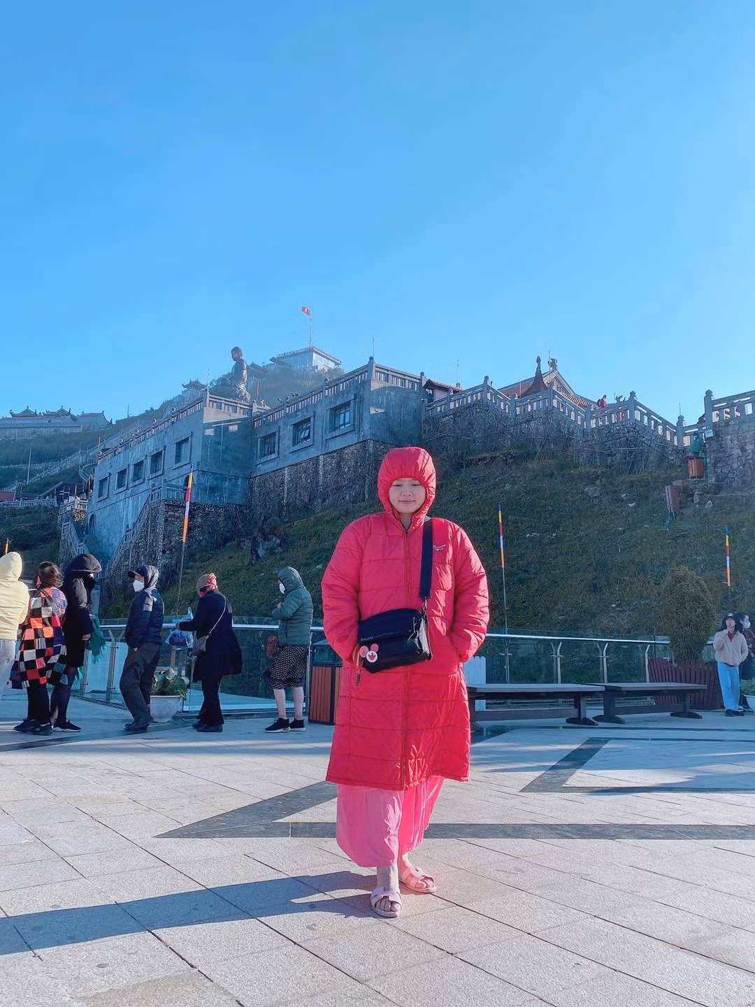 Bức ảnh nhờ chồng chụp chỉn chu nhất thì không rõ mặt, thậm chí còn căn chỉnh không chuẩn. Ảnh: Kiều Lan Anh