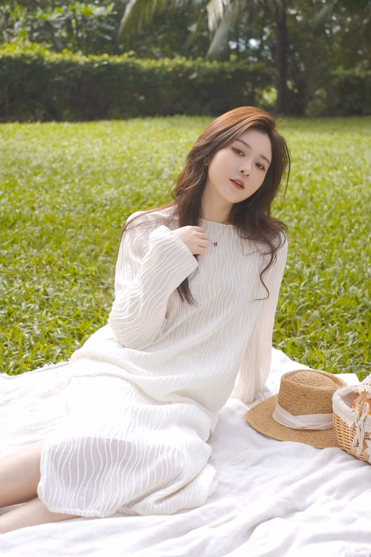 Không chỉ là diễn viên, hot girl có tiếng, Ribi Sachi còn là mẫu ảnh được nhiều shop thời trang tại Sài Gòn săn đón dù chỉ cao 1m58.