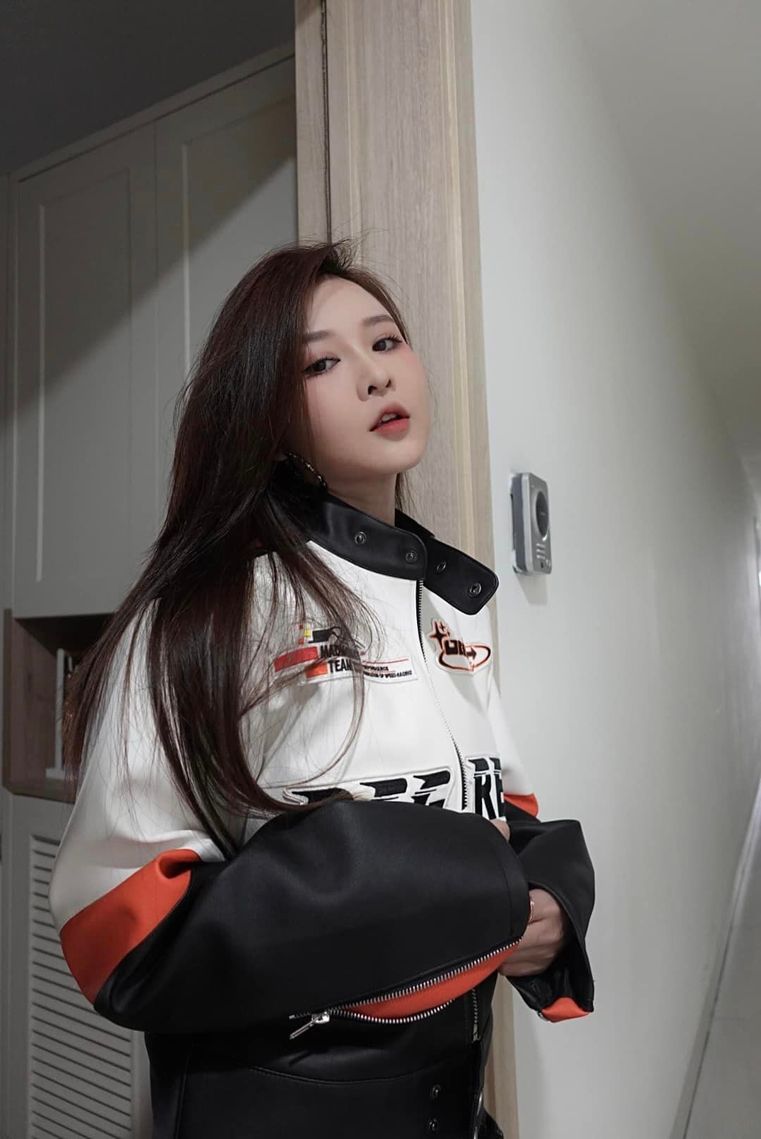 Cô nàng ngày càng yêu thích vẻ đẹp tự nhiên với gương mặt không to son phấn quá nhiều.