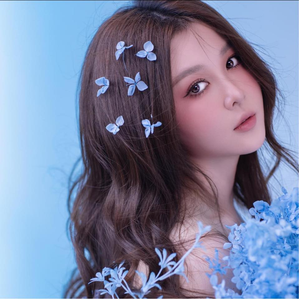 Không chỉ sở hữu nhan sắc xinh đẹp, hot girl 9X còn kiếm tiền "khủng". Vào năm 2020 Ribi Sachi khoe tậu xế hộp tiền tỷ đến từ thương hiệu Mercedes khiến người hâm mộ phải trầm trồ.