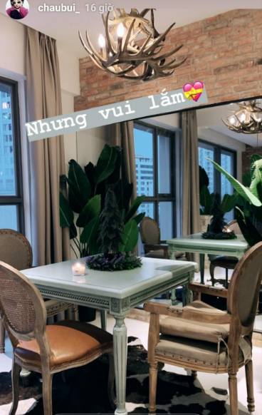 Châu Bùi được đánh giá ngày càng thăng tiến, có trong tay nhiều thứ đáng mơ ước, cột mốc đáng nhớ nhất của cô phải kể đến mua nhà ở tuổi 22.