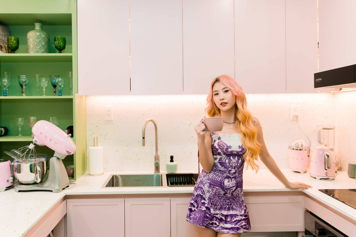 Nhiều người nhận xét, thành quả trước tuổi 25 này của Quỳnh Anh Shyn là kết quả xứng đáng cho những nỗ lực.