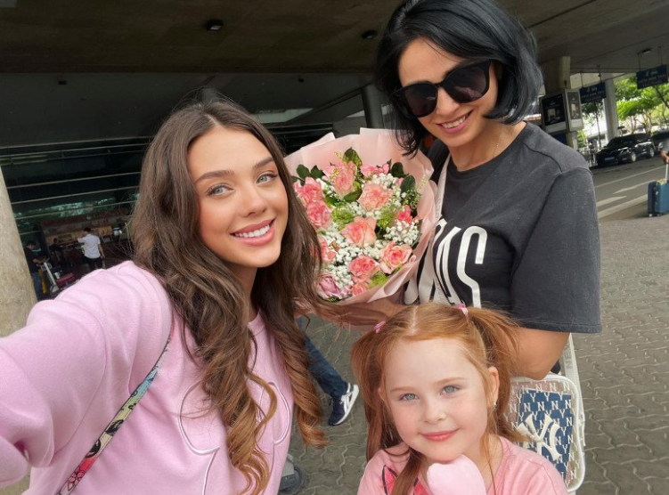 Ở phần bình luận bài đăng, netizen đều đồng tình bởi khoảng thời gian ở cữ và chăm con nhỏ, được ở cạnh cha mẹ là chuyện rất may mắn.