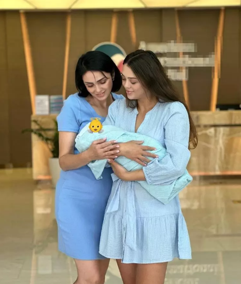 Qua những hình ảnh được cô chia sẻ, có thể thấy, mẹ vợ Bùi Tiến Dũng sở hữu vóc dáng cao ráo cùng làn da mịn màng khiến hội chị em phải trầm trồ không ngớt lời. Ảnh: Tổng hợp