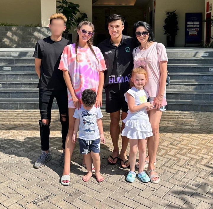 Những ngày mới sang Việt Nam, mẹ vợ thủ môn hiếm hoi mới có dịp lên sóng mạng xã hội.