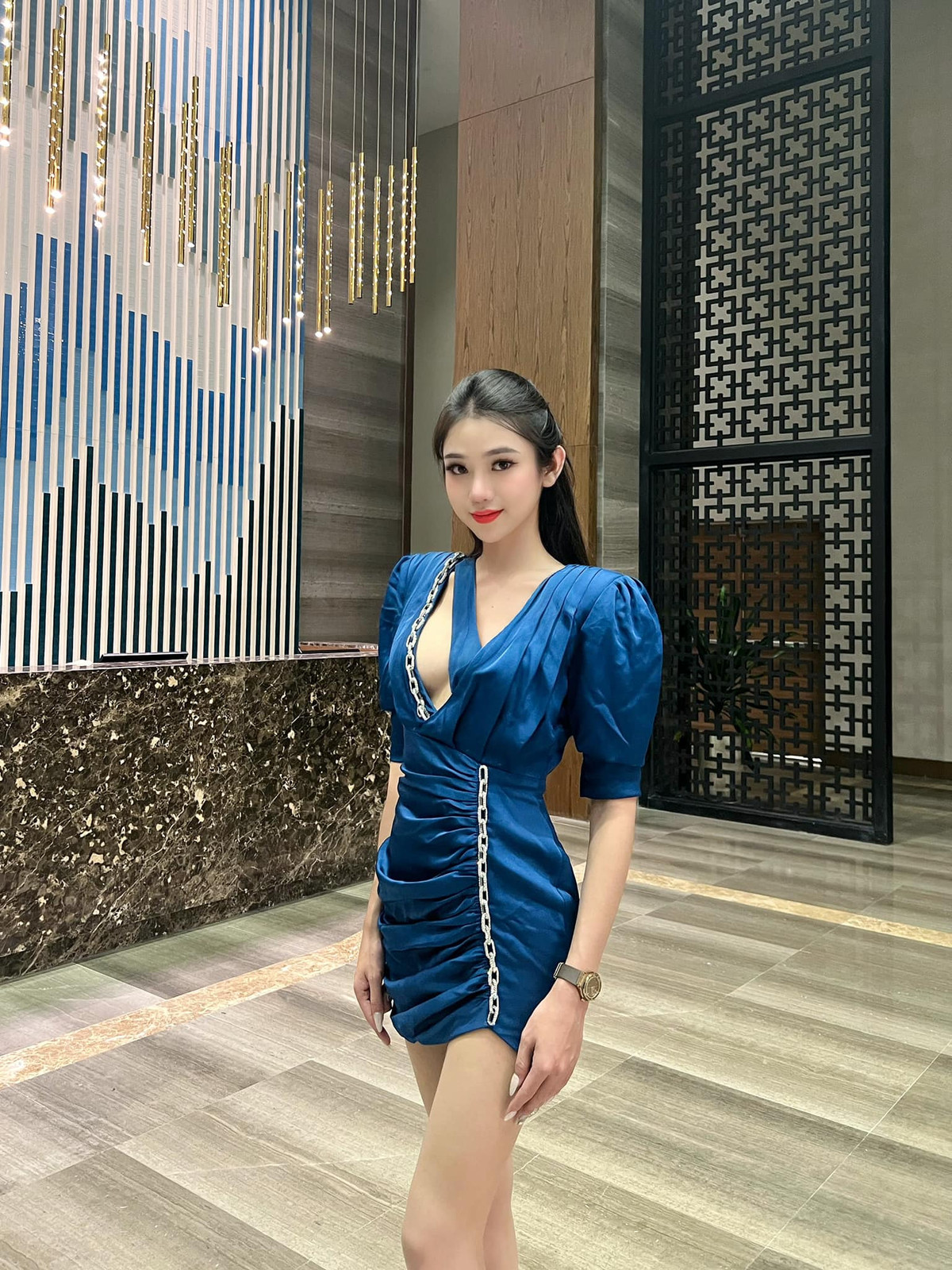 Hà Anh có phong cách thanh lịch, nữ tính. Dù là đi làm, dẫn sóng hay ở những khoảnh khắc đời thường, cô đều có phong cách chỉn chu và lịch sự.