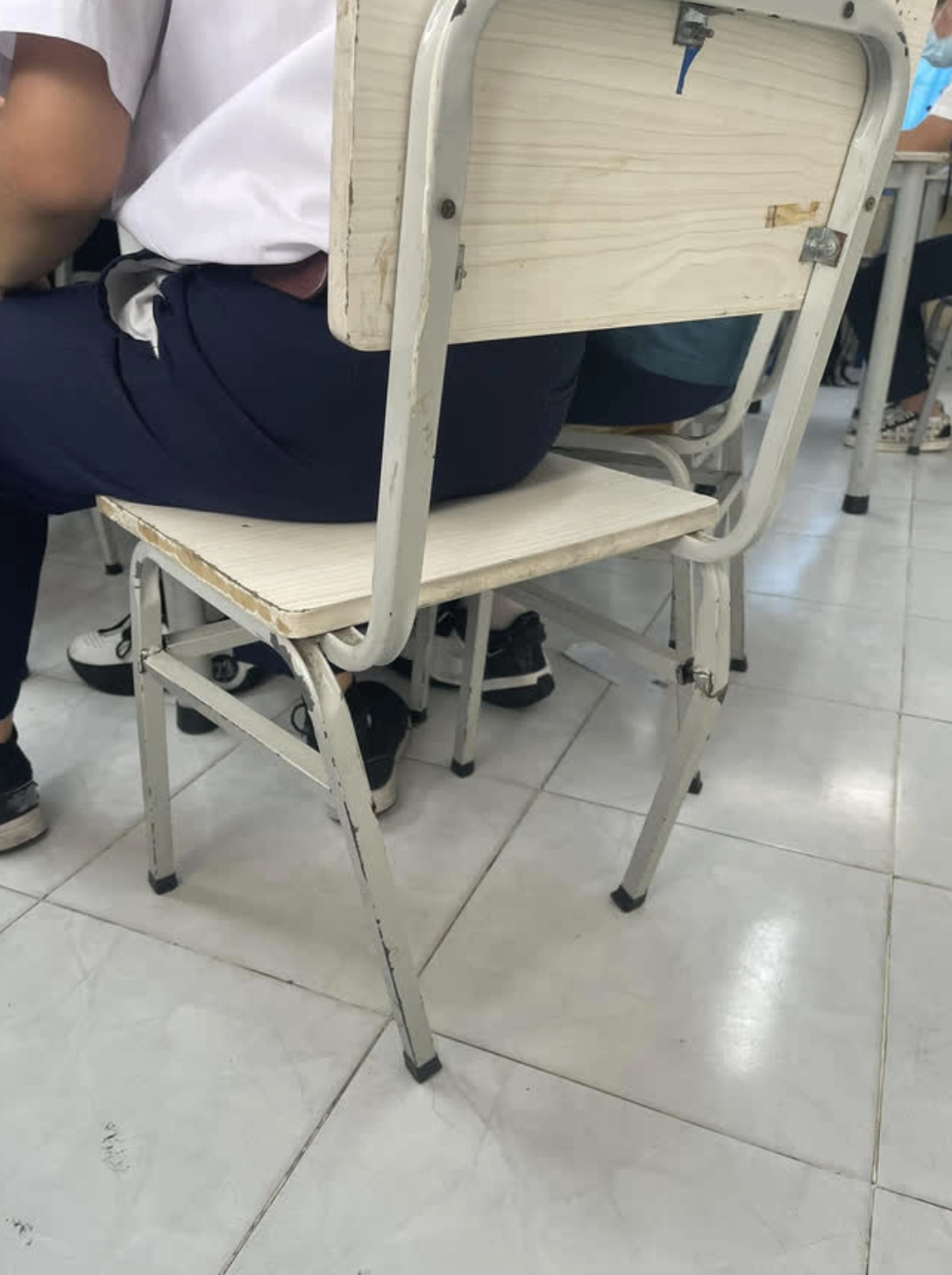 Từ những hình ảnh này có thể coi tuần học đầu tiên sau kỳ nghỉ Tết chính là kỳ học "bất ổn" nhất của tụi học sinh.