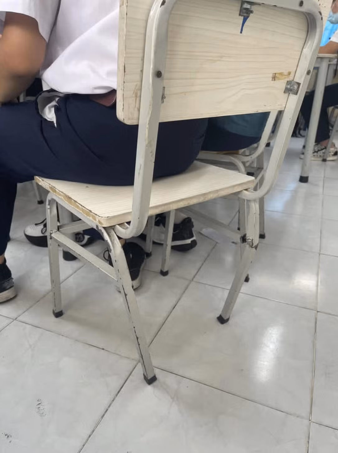 Từ những hình ảnh này có thể coi tuần học đầu tiên sau kỳ nghỉ Tết chính là kỳ học "bất ổn" nhất của tụi học sinh.