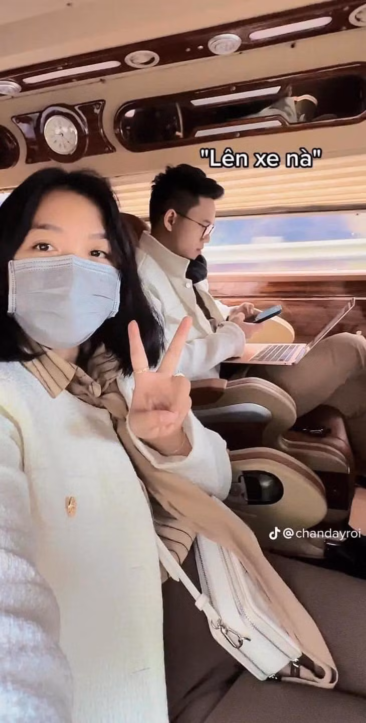 Chia sẻ bộ ảnh chủ nhân của nó đi kèm dòng trạng thái: "Hành trình đi săn mây Tà Xùa của hội những người bị deadline dí, đúng nhận sai cãi". Ảnh: Trang Trang