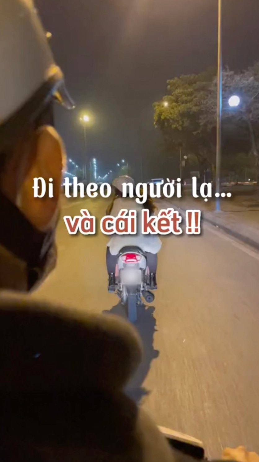 Xuyên suốt clip TikTok là màn bám đuôi qua các con đường, nếu đối tượng đi ăn hay chơi ở một nơi nào đó thì người bám đuôi cũng vào thử luôn.