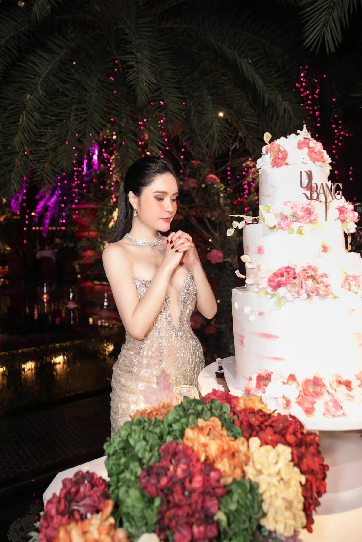 Trước lời chê bai về bữa tiệc hàng trăm triệu của mình, nữ đại gia đã lên tiếng đáp trả gay gắt.