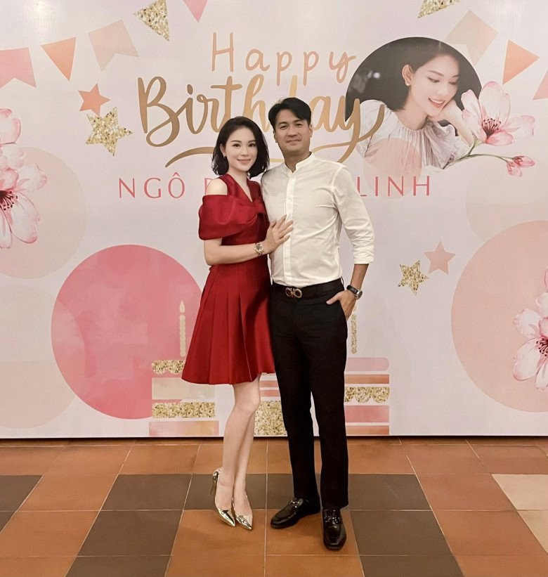 Item có màu trắng được may với chất liệu dày dặn, bề mặt dường như được may 2 lớp vải nên có thể nói dễ dìm dáng của cô nàng.