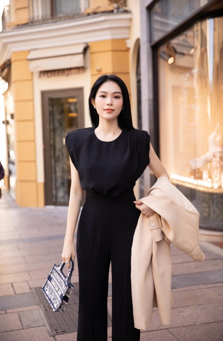 Linh Rin dần thoải mái hơn trong việc xuất hiện trong các sự kiện thời trang cùng với Phillip Nguyễn và đăng tải nhiều trên trang cá nhân. Ảnh: Tổng hợp