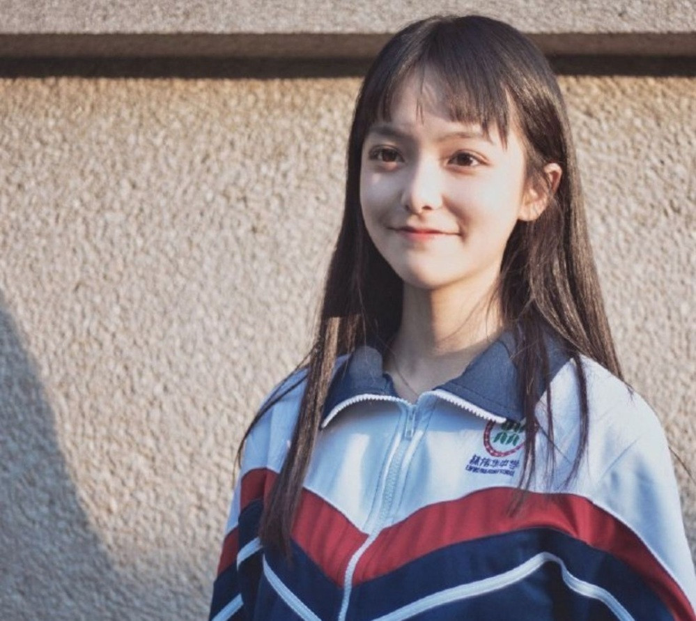 Jiayi thường xuyên chia sẻ các khoảnh khắc trên giảng đường và cuộc sống hàng ngày của mình trên mạng xã hội.