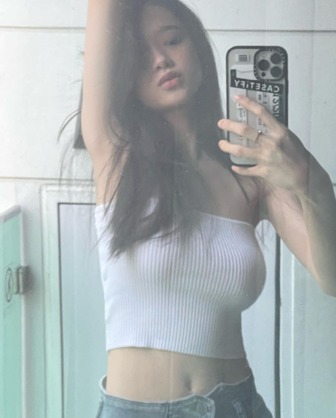 Trước đó, không ít lần hot girl 2K bị cư dân mạng phàn nàn vì gu ăn vận có phần quá gợi cảm so với lứa tuổi.