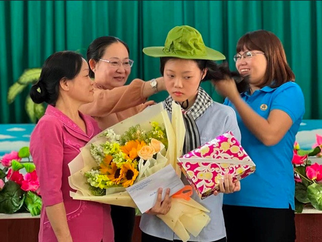 Ngoài Tuyết Nhi, cô gái trẻ Đoàn Thị Thu Thảo thuộc phường 5, quận 8, TP HCM đã khiến cho nhiều người phải bất ngờ khi tình nguyện xung phong lên đường nhập ngũ.