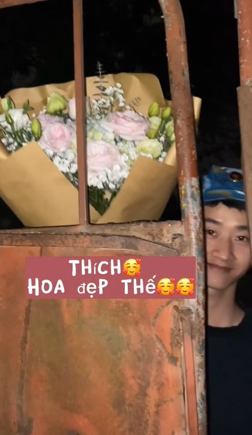 Đặc biệt điều khiến cho netizen xúc động không thôi là cuộc trò chuyện của cả hai trong đoạn clip này.