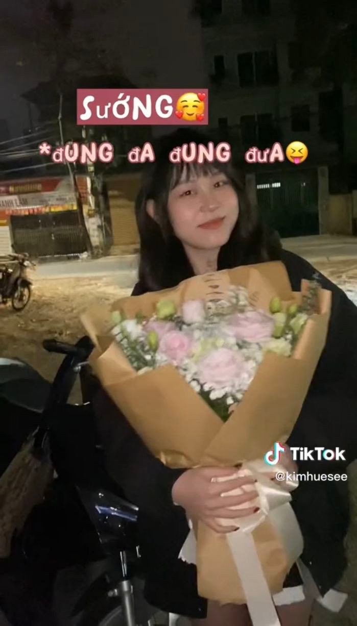 Ngoài clip trên, cặp đôi này còn thường xuyên đăng tải những đoạn clip khi có dịp gặp nhau khiến netizen "truỵ tim".