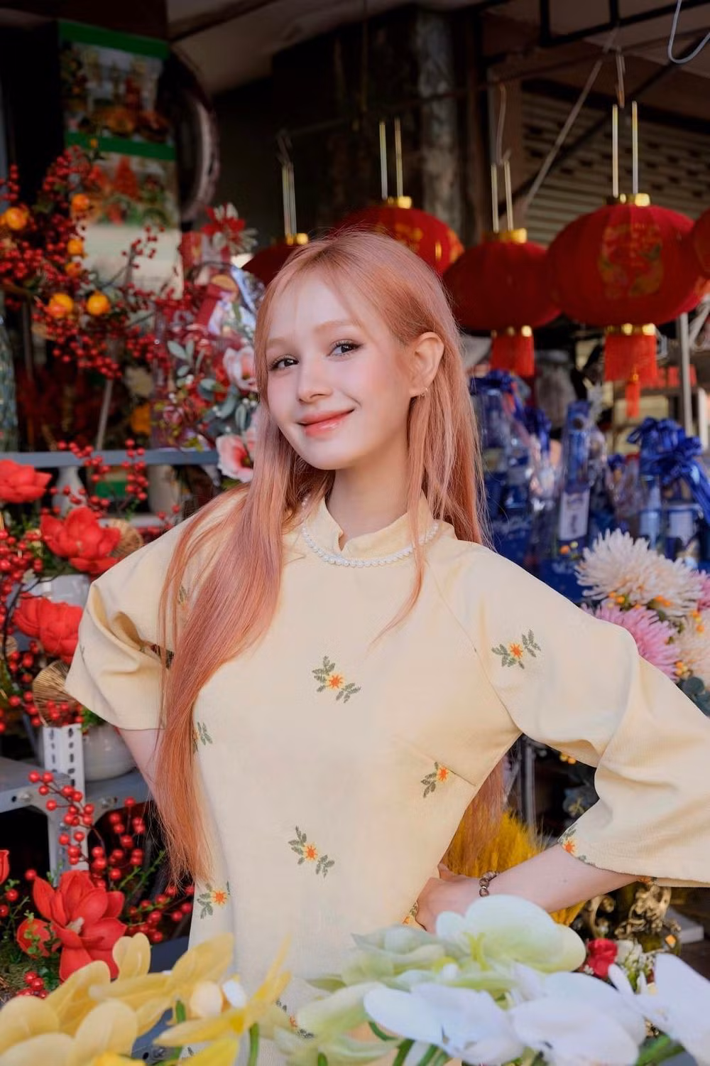 Bên dưới, nhiều người vẫn động viên cô nàng: "Vẫn xinh quá luôn", "Như này mới đúng xinh luôn á", "Nhưng vẫn cute bà nha"...