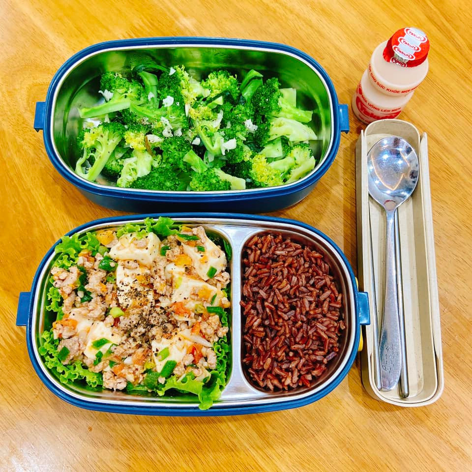 Loạt ảnh được Trịnh Huyền chia sẻ trong một hội nhóm có rất đông thành viên trên mạng xã hội ngay lập tức thu hút được rất nhiều sự chú ý của mọi người, nhất là hội chị em phụ nữ.