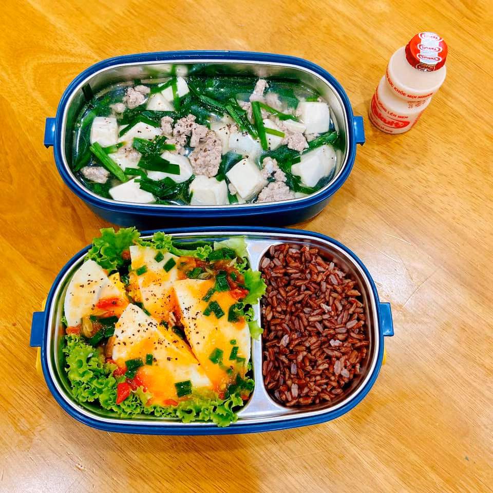 Để tránh nhàm chán, cùng một nguyên liệu, cô thay đổi cách chế biến khác nhau như luộc, hấp, xào, rim...