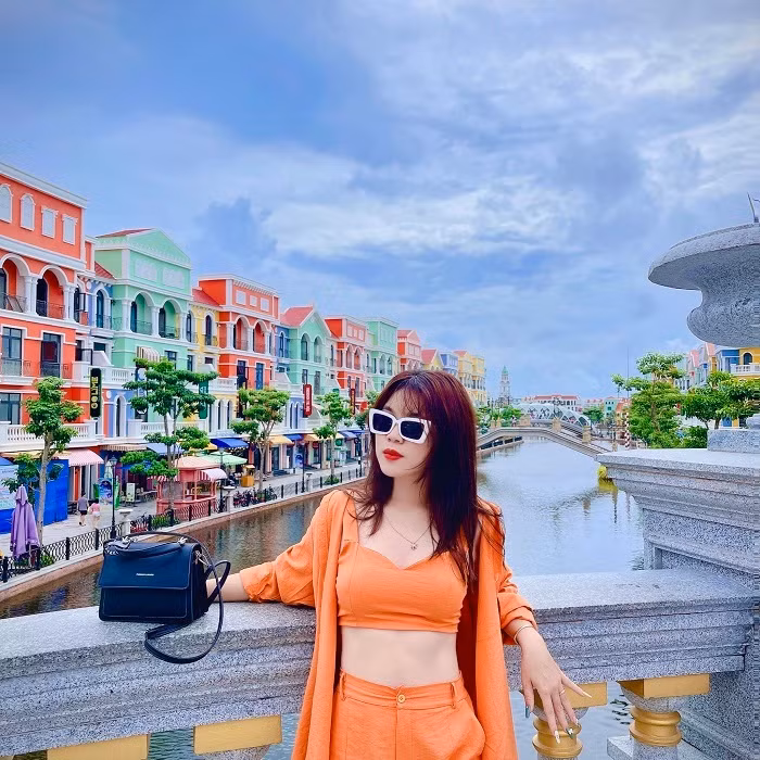 Diệu Ly từng cho biết đoạn clip được ghi lại thời học sinh là kỉ niệm khó quên với cô nàng. Lúc đó, Ly vì muốn tặng cho người mình yêu nên đã nhờ bạn quay đoạn clip.