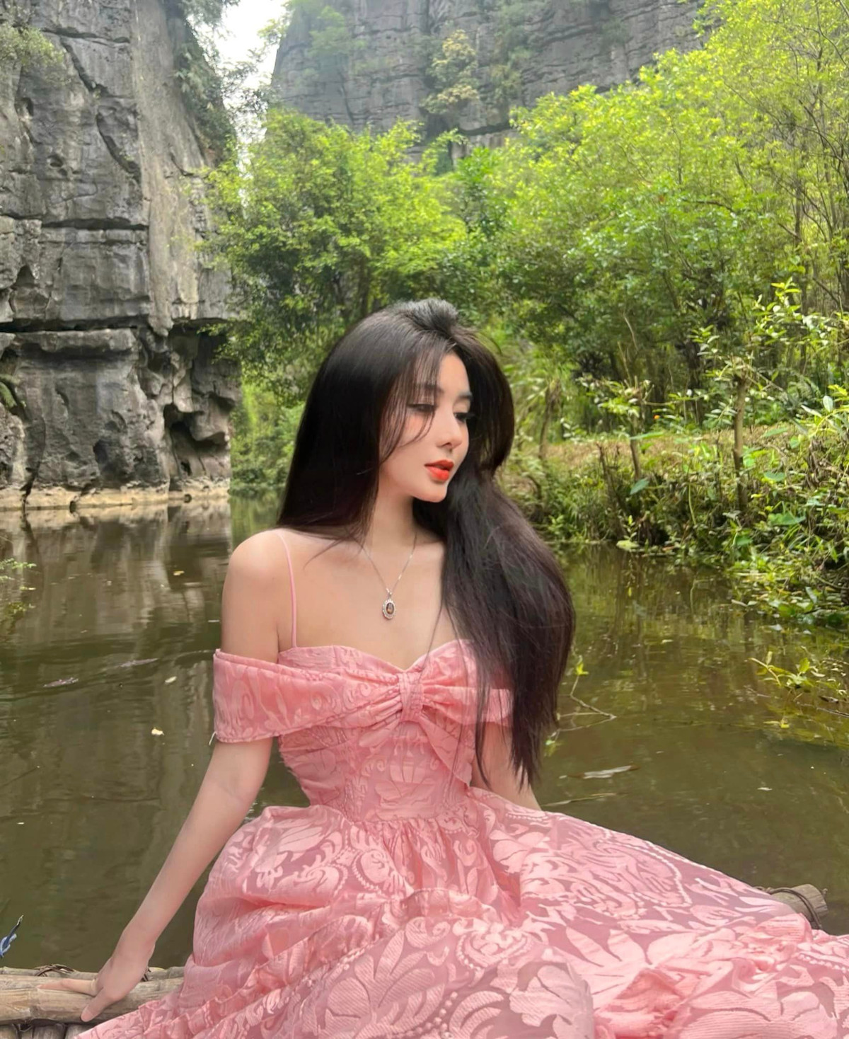 Bên cạnh những ý kiến nghi vấn, nhiều người cũng cho rằng sự khác biệt này chỉ là do thay đổi theo thời gian mà thôi. Ảnh: FBNV