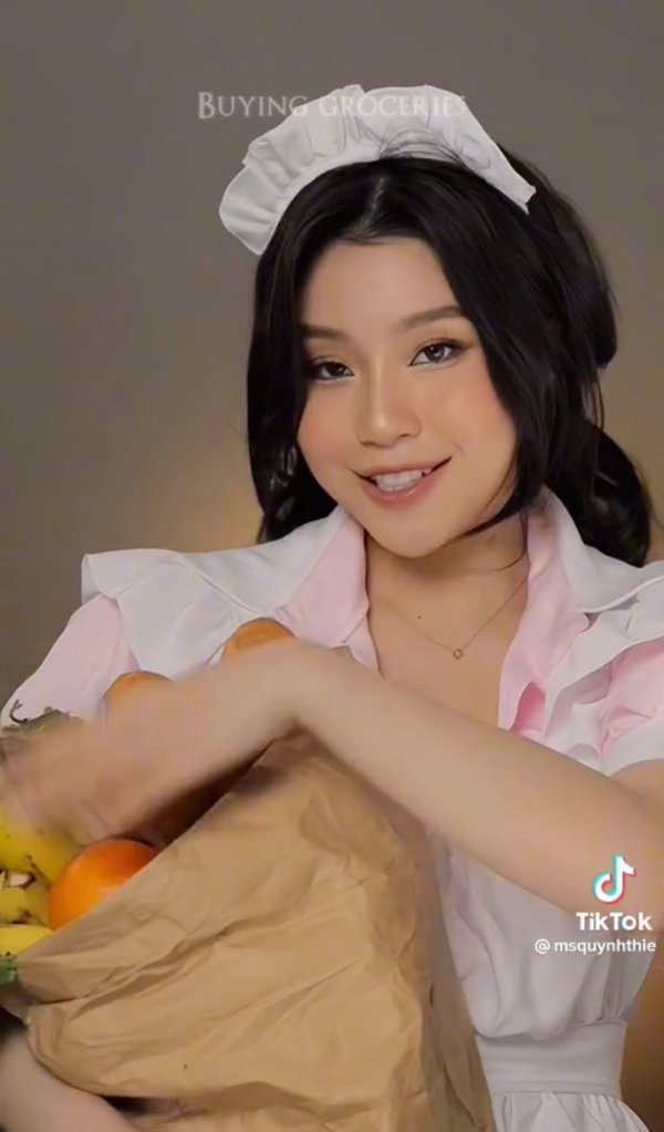 Gái xinh này thể hiện được sự tự tin và thần thái qua từng nhép miệng lẫn nụ cười và ánh mắt, ở mỗi layout khác nhau, cô nàng đều cho ra được một Quỳnh Thi khác biệt.