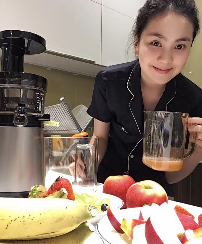 Sở hữu chiều cao 1m72 cùng “vòng eo con kiến” 57cm, MC Mai Ngọc luôn khiến chị em ngưỡng mộ vì có vóc dáng như hoa hậu.