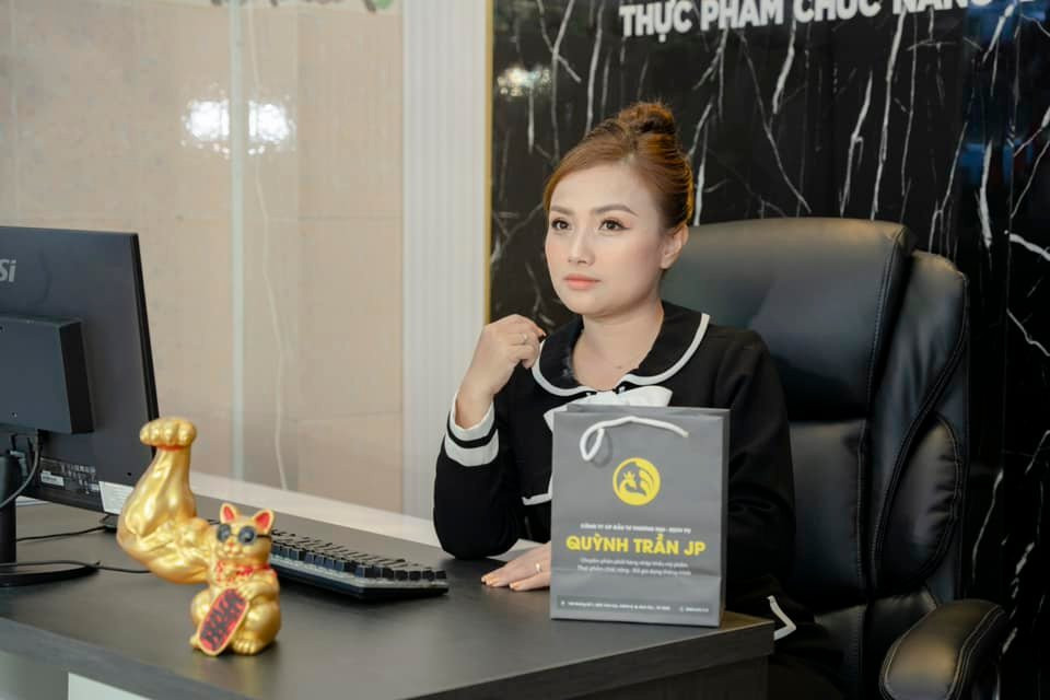 Thời gian gần đây, Quỳnh Trần JP nhận về khá nhiều quan tâm. Cô vừa mở công ty riêng, công việc kinh doanh bắt đầu ổn định.