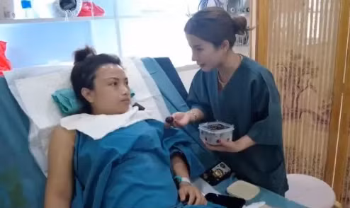 Người phụ nữ này khuyên bạn chưa ưng chỗ nào trên cơ thể có thể sửa để bản thân tự tin hơn.