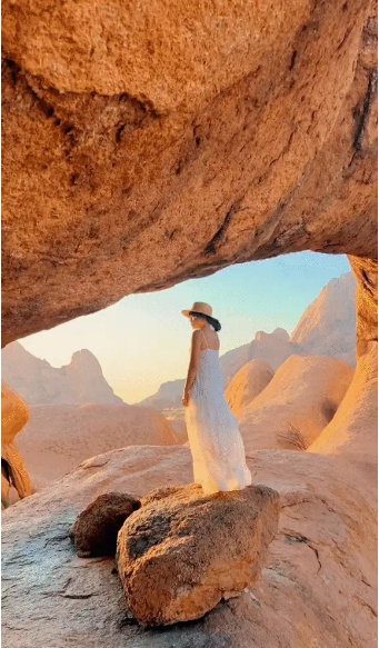 Cô gái đã đi qua 9 quốc gia trong năm 2022 vừa qua, ngay từ đầu clip TikTok cô làm netizen mê mẩn với cảnh đẹp của Iceland, Ladakh, Ý, Namibia, Pakistan, Mông Cổ.