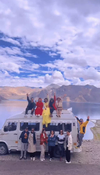 Kèm theo dòng liệt kê những con số khổng lồ cho mỗi chuyến đi, mà cô nàng còn chia sẻ luôn những thước phim chân thật về mỗi quốc gia mà mình đã chinh phục.