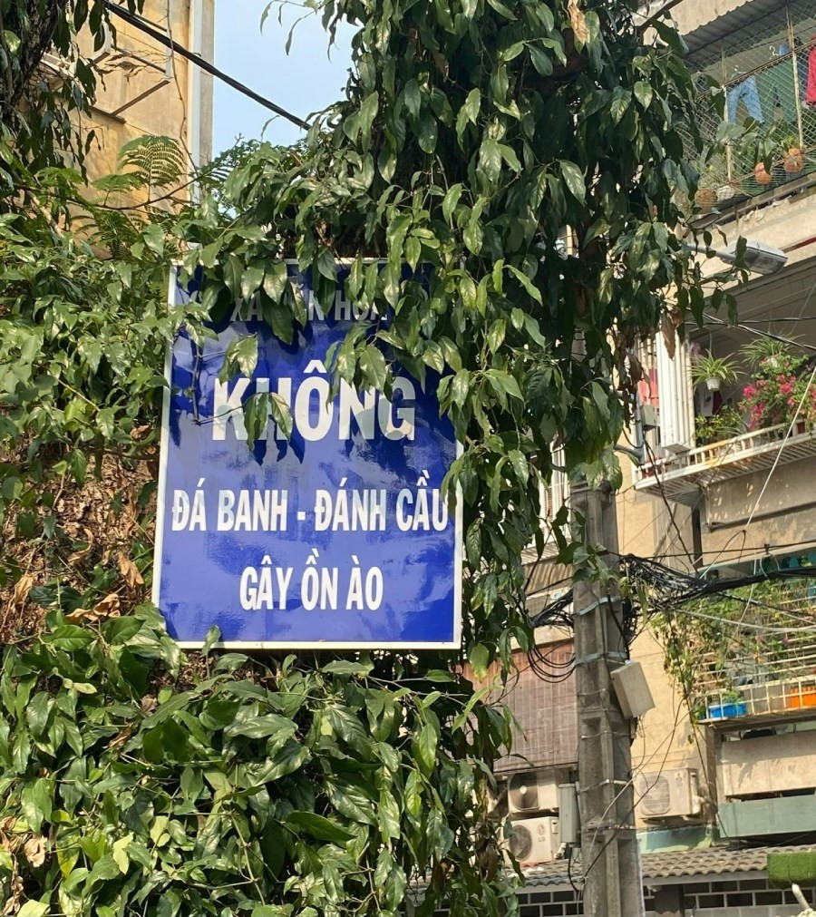 Rất nhiều người không thèm quan tâm đến bảng thông báo này.