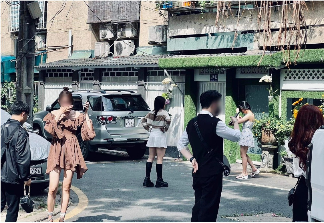 Thời gian qua "hẻm Hàn Quốc" ở cư xá 139 Lý Chính Thắng, quận 3, TP.HCM trở thành điểm check in thu hút nhiều bạn trẻ.