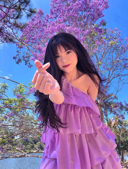 Hồi mới du nhập vào Đà Lạt phượng tím chỉ có ở vài nơi số lượng tính theo cây nhưng giờ đây được trồng thành các cung đường. Ảnh: Bảo Trân