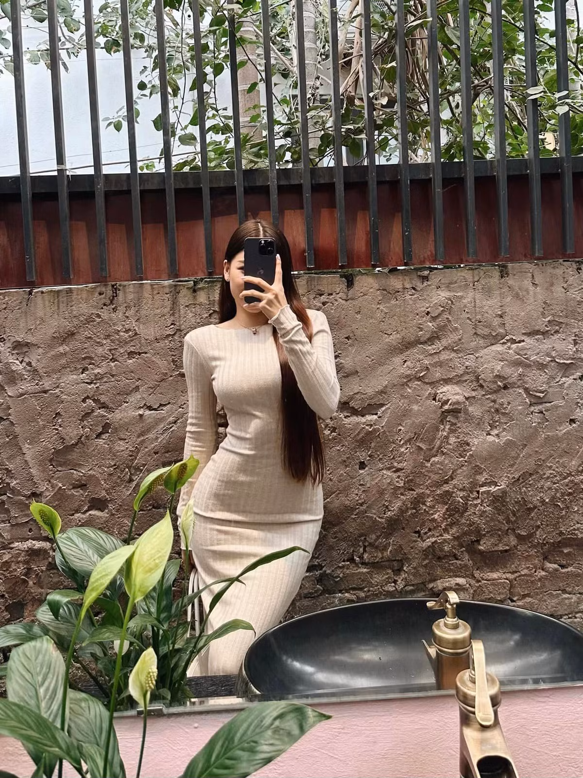 Cô nàng quyết tâm tập luyện và "lột xác" thành công, sau đó trở thành huấn luyện viên gym chuyên nghiệp.