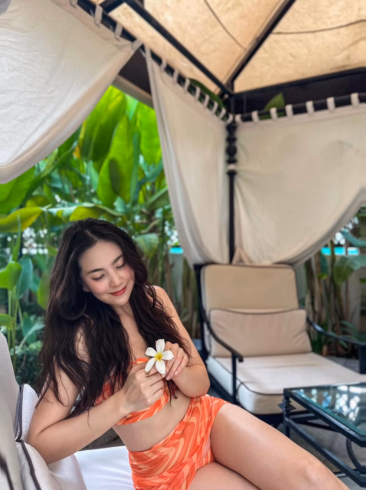 Được biết, cô cao 1m72 với cân nặng 54kg. Điều này có được là nhờ nỗ lực chăm sóc bản thân toàn diện của người đẹp.