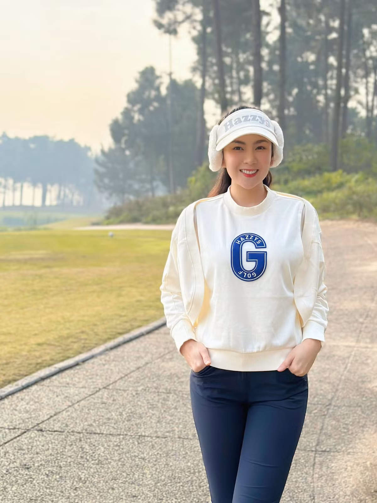 Cô thường xuyên chia sẻ những bức ảnh chụp trong những chuyến đi nghỉ dưỡng, du lịch. Ảnh: FBNV