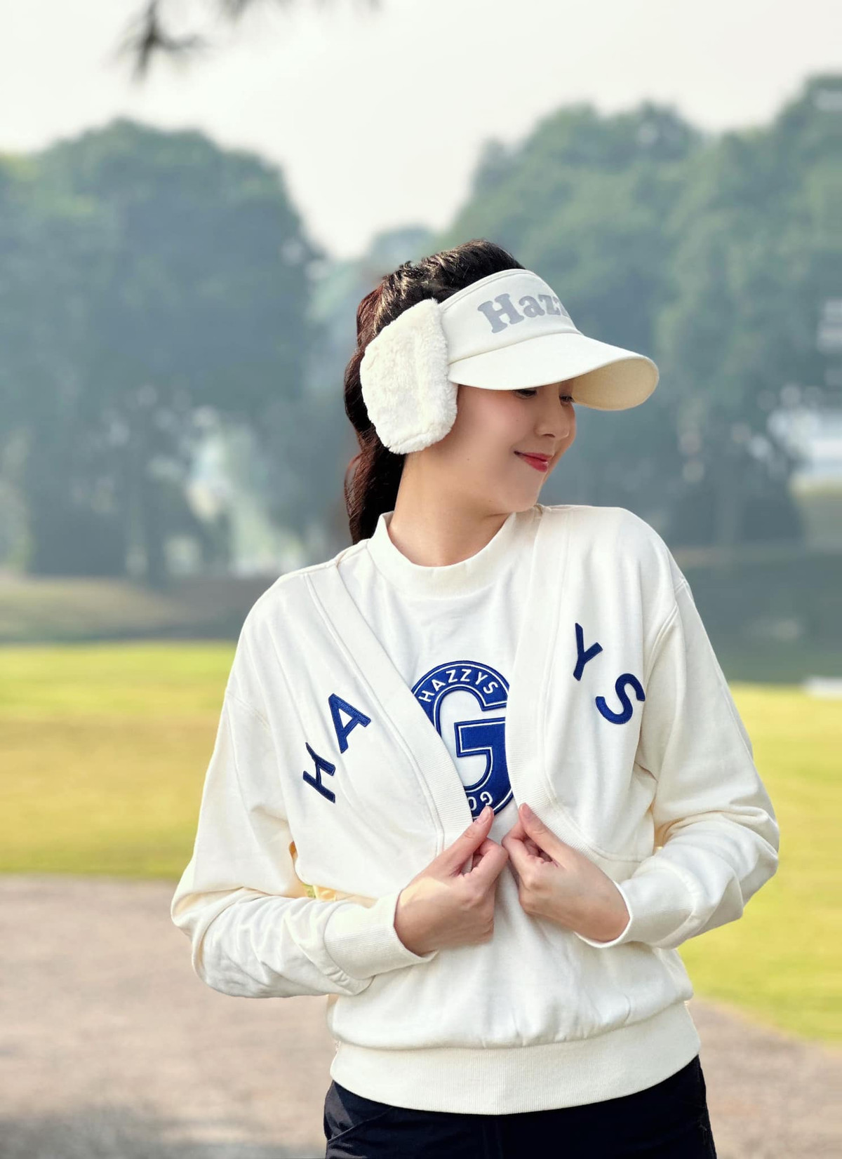 Sở hữu vóc dáng không thua kém người mẫu nên người đẹp càng tự tin phô diễn đường cong cơ thể của mình ngoài đời thường.