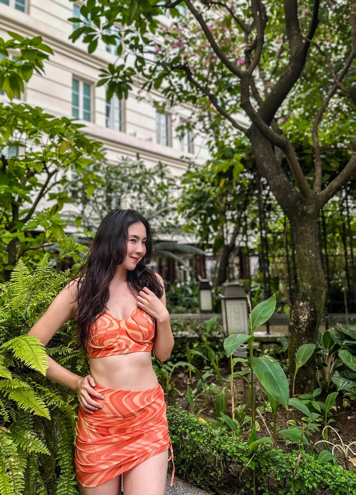 Dẫu có body đẹp đỉnh nhưng phong cách ăn mặc của quý cô vẫn rất tinh tế, chuẩn thương hiệu "ngọc nữ VTV".