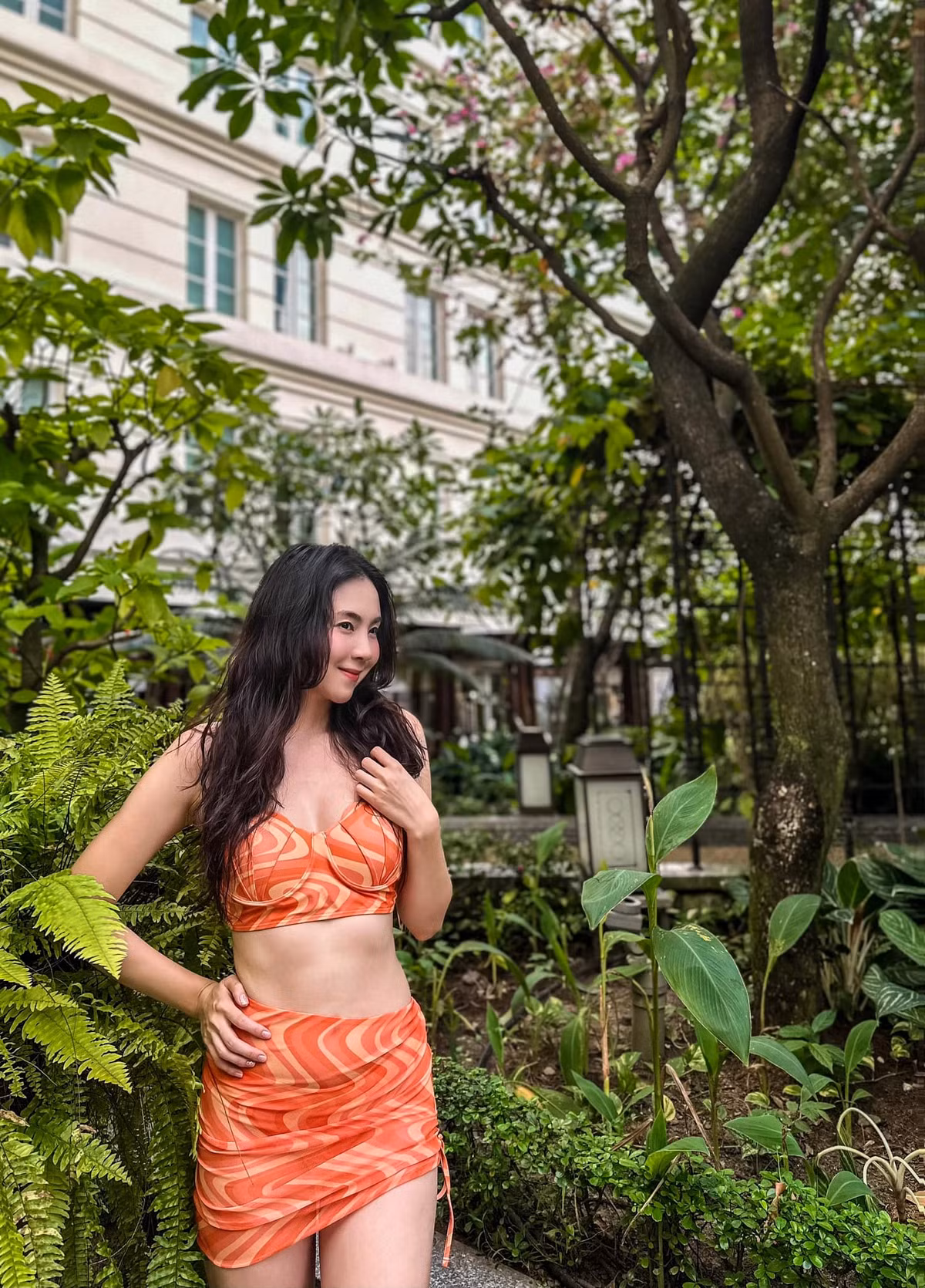 Dẫu có body đẹp đỉnh nhưng phong cách ăn mặc của quý cô vẫn rất tinh tế, chuẩn thương hiệu "ngọc nữ VTV".