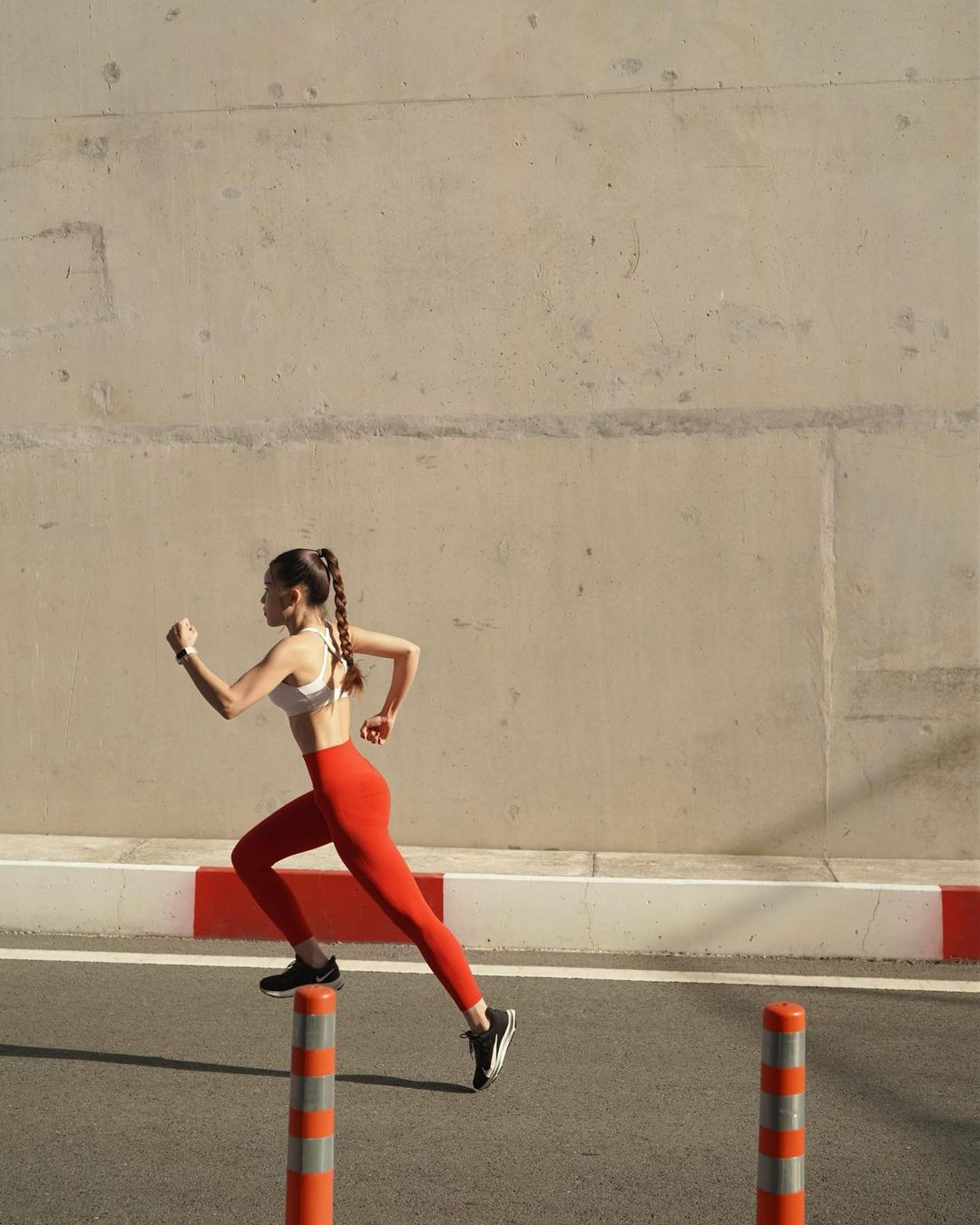 Bên cạnh những ý kiến khen ngợi vóc dáng đẹp cũng có người lên tiếng vì lựa chọn thời trang của bạn gái Đặng Văn Lâm.