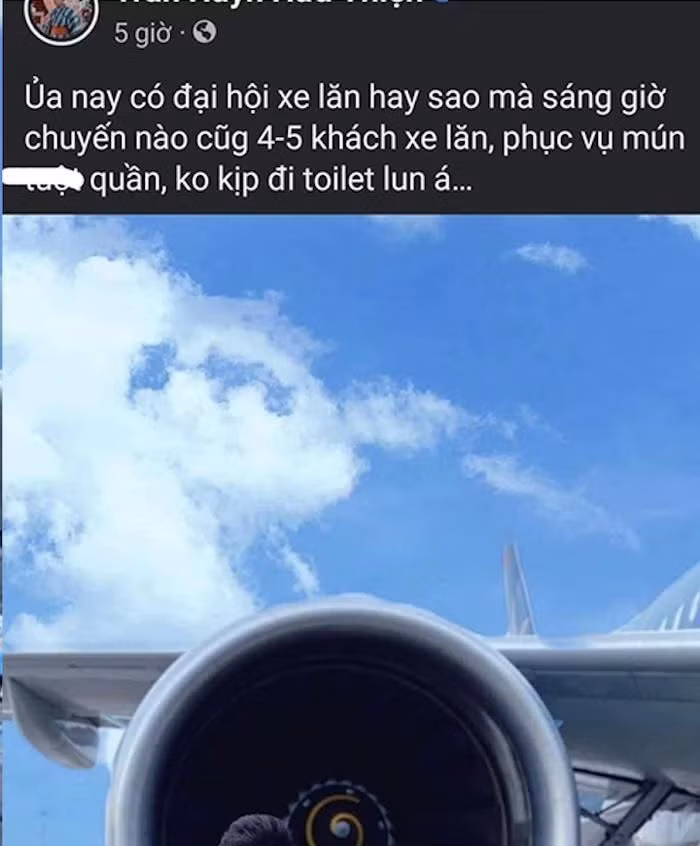 Nhan vien san bay gay buc xuc vi than tho khach di xe lan